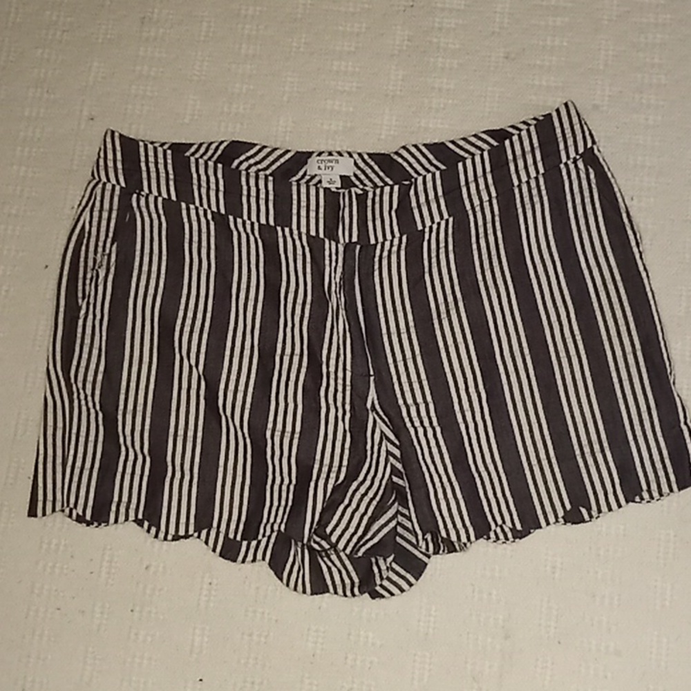 Crown and Ivy women shorts